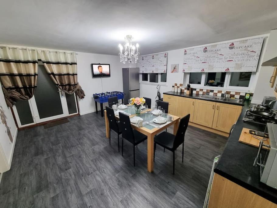 *C.Sani* Setup For Your Most Relaxed & Amazing Stay + Free Parking + Free Fast Wifi * Leeds  Exterior foto